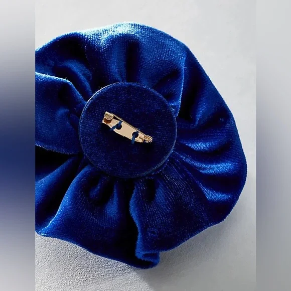 Free People Rosette Stud Brooch NWT - Picture 2 of 6